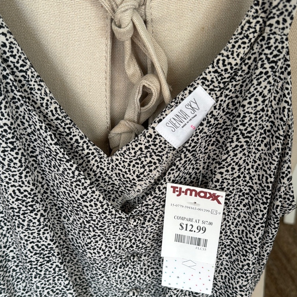 Sienna Sky Black and White Patterned Sleeveless Top - Picture 4 of 4